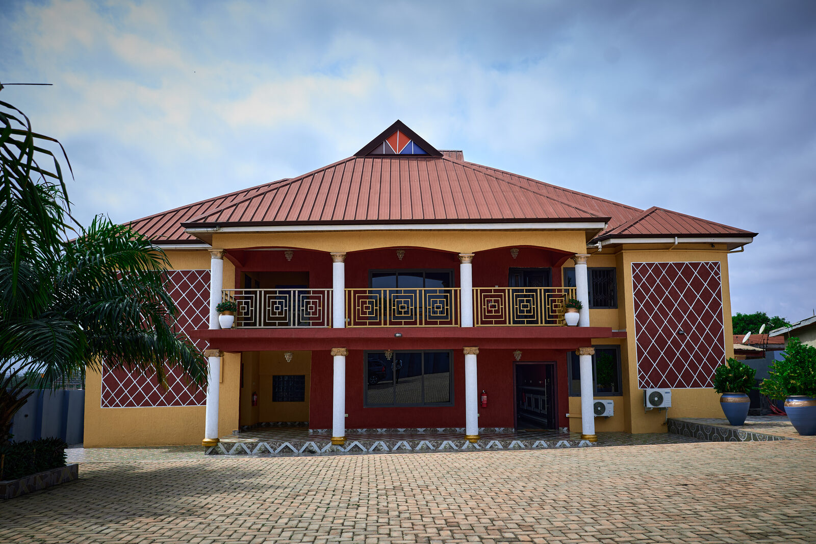 Lafayette Inside Hotel — Exterior View